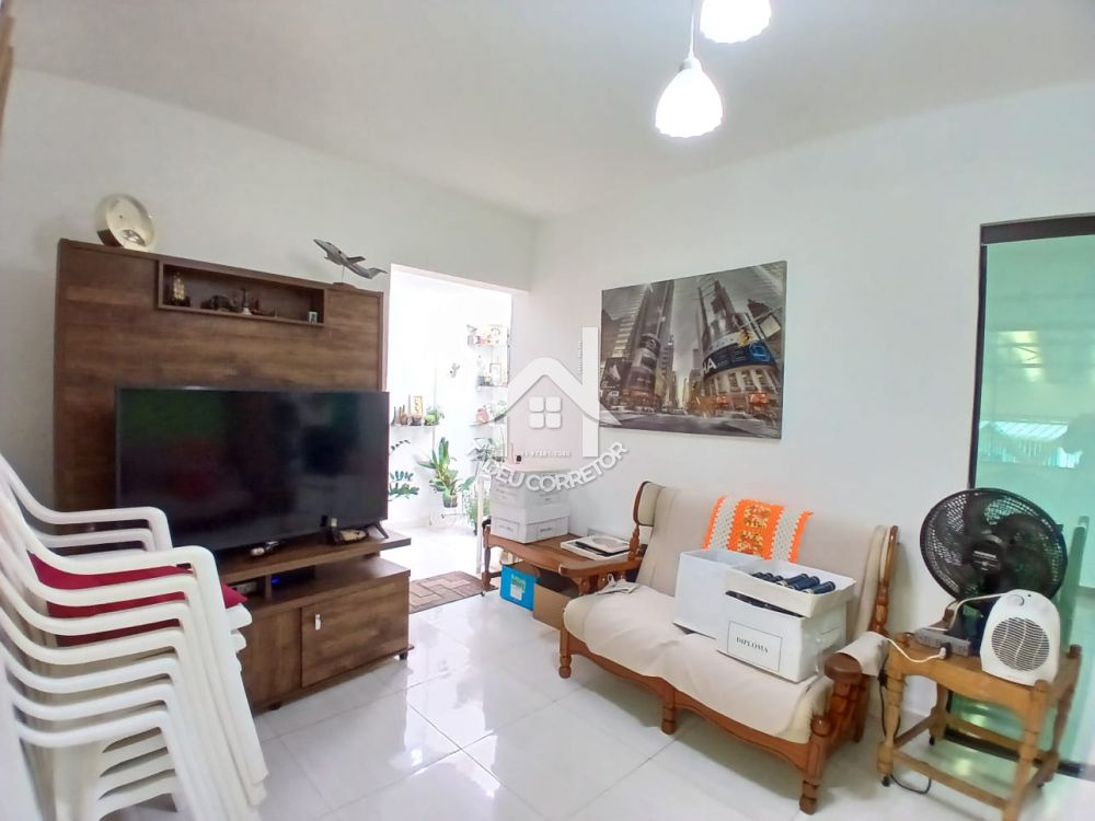 Casa Padrão em Mogi das Cruzes - Alto Ipiranga, 2 salas, suítes, vagas na garagem